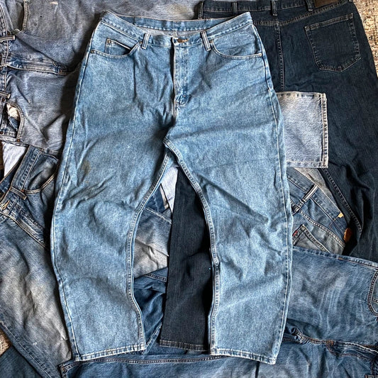 Men's Wrangler Relaxed Fit Light Wash Denim Jeans